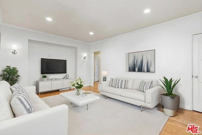 Building Photo - 117 Kings Rd