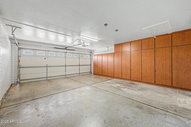 Building Photo - 4143 E Crescent Ave