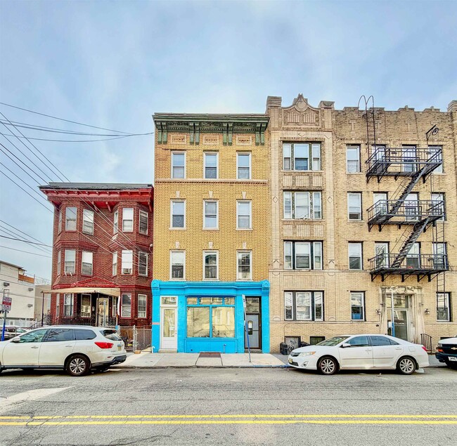 Building Photo - 388 Baldwin Ave