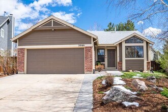 Building Photo - Online for roommate application ONLY