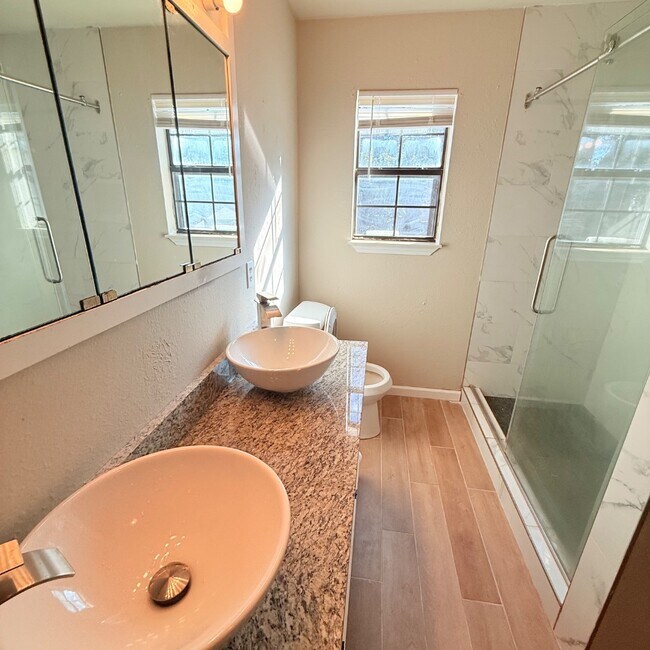 Building Photo - 4004 SE 25th St