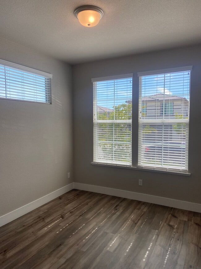 Building Photo - El Dorado Hills  - Saratoga Estates, Gated Community. 4 Bdrm, 3 Bath