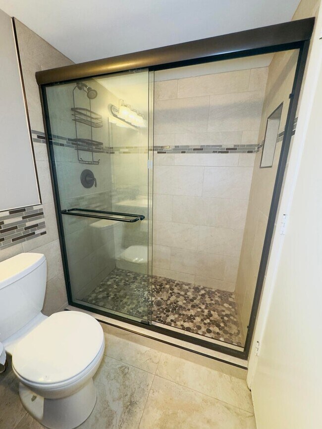 Building Photo - 13771 Oneida Dr