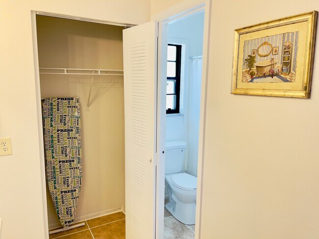 Building Photo - 64 Pine Track