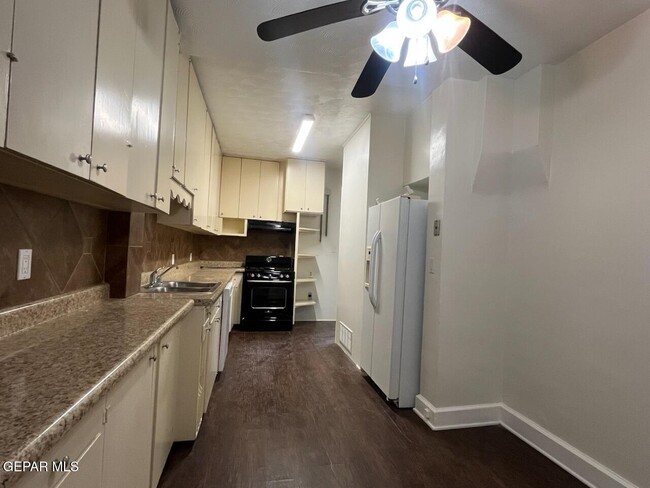 Building Photo - 1203 Madeline Dr