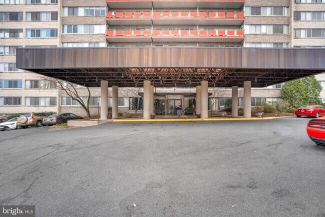 Building Photo - 5340 Holmes Run Pkwy