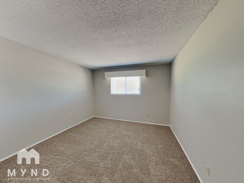 Building Photo - 537 E Laguna Dr