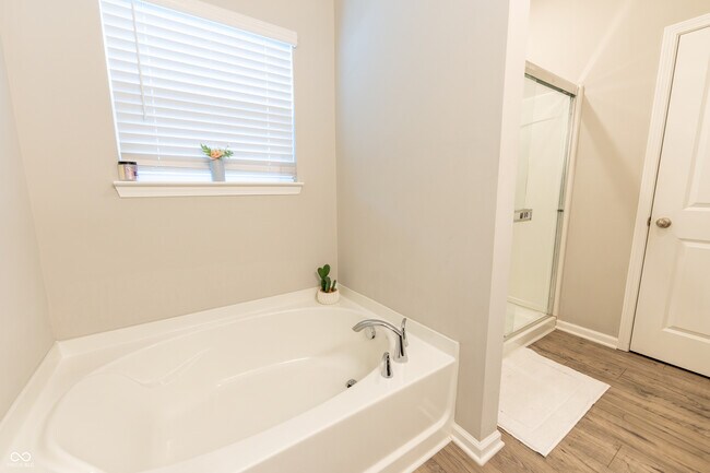 Building Photo - 354 Limerick Ln