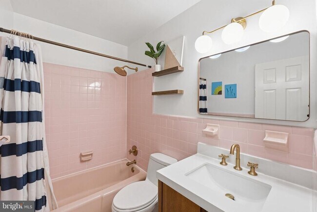 Building Photo - 9809 Sunset Dr