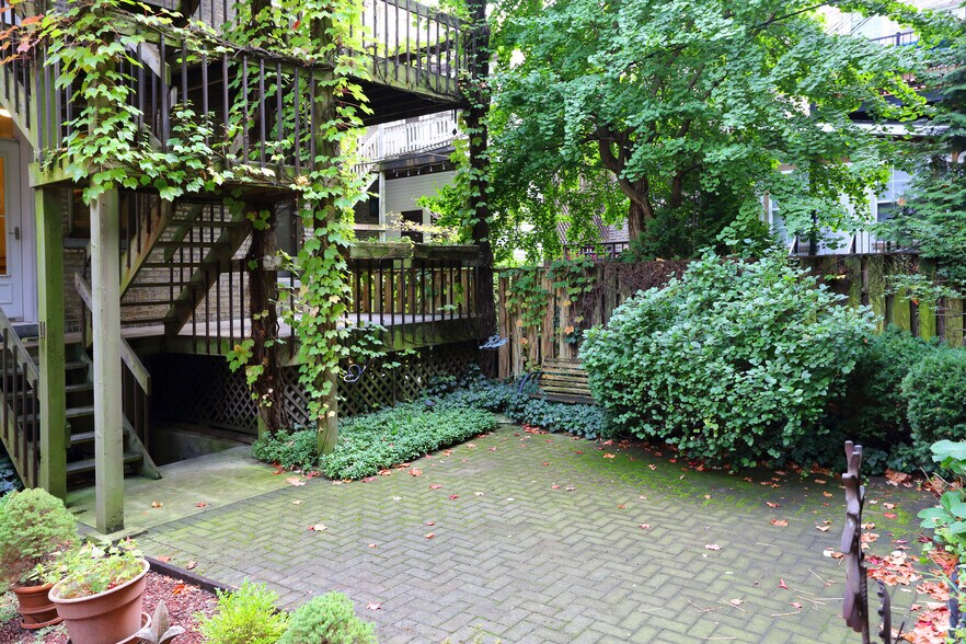 Back Yard - 2454 N Geneva Ter