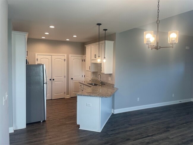 Building Photo - 705 Village Creek Dr