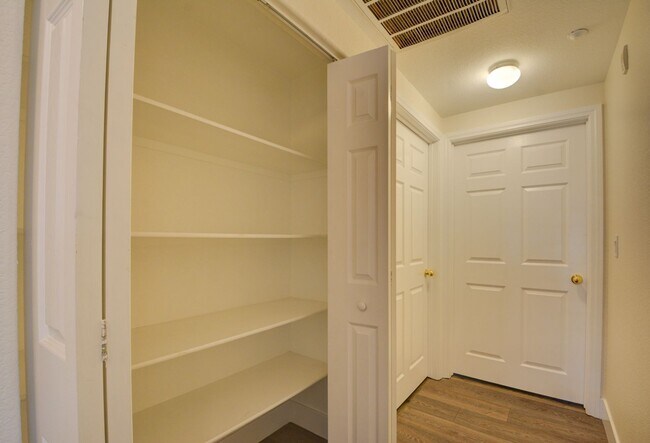 Building Photo - Beautiful 2BR / 2BA Renovated / Modern Condo In A Gated Complex.