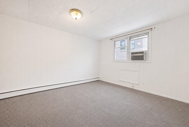 Building Photo - 603 Adams St