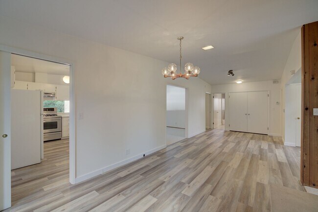 Building Photo - 4Bd/1.75Ba Seattle House