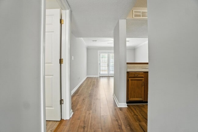 Building Photo - Updated Brick Condo in the Heart of Downto...