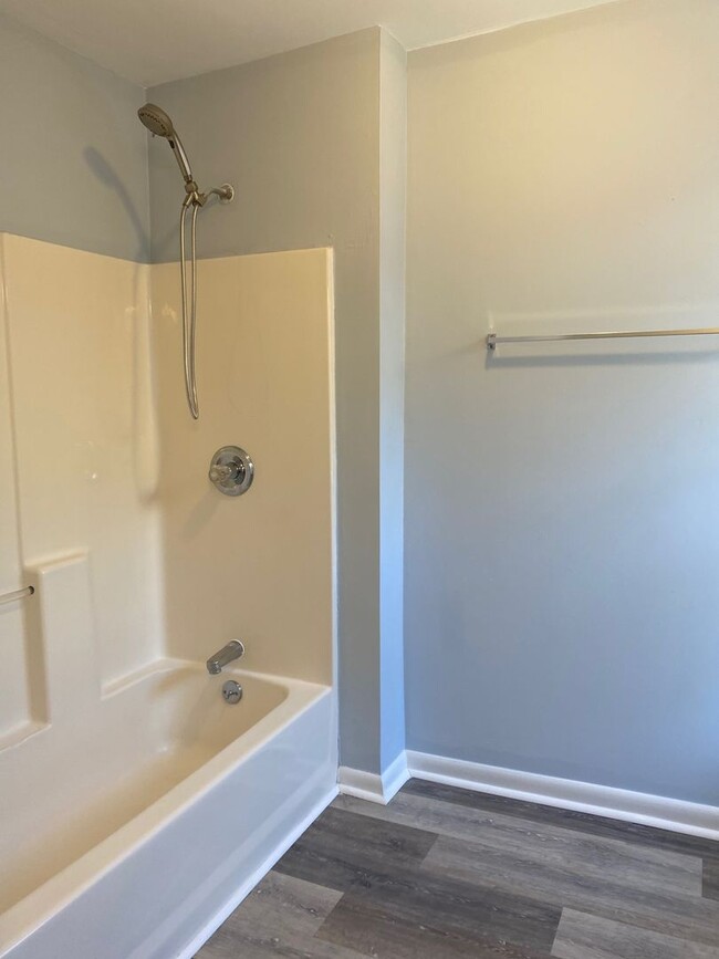 Building Photo - *Knoxville 37917 - 2 bedroom, 1 bath 2-sto...