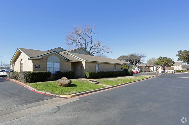 Shady Valley Square Arlington, TX Apartment Finder