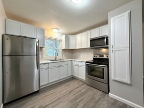 Building Photo - Pennoyer 1703/1705