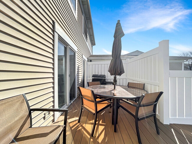 Building Photo - 1666 Cornell Dr