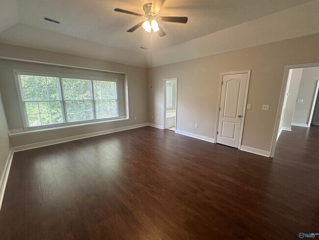 Building Photo - 129 Cannes Dr