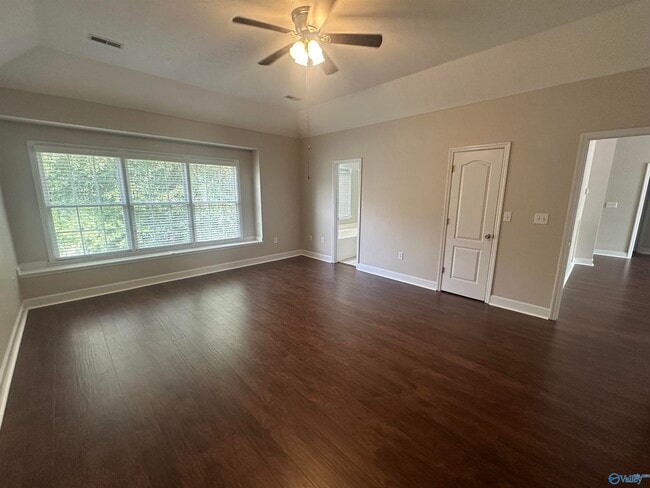 Building Photo - 129 Cannes Dr SE