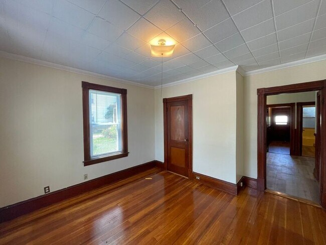 Building Photo - 68 Laval St