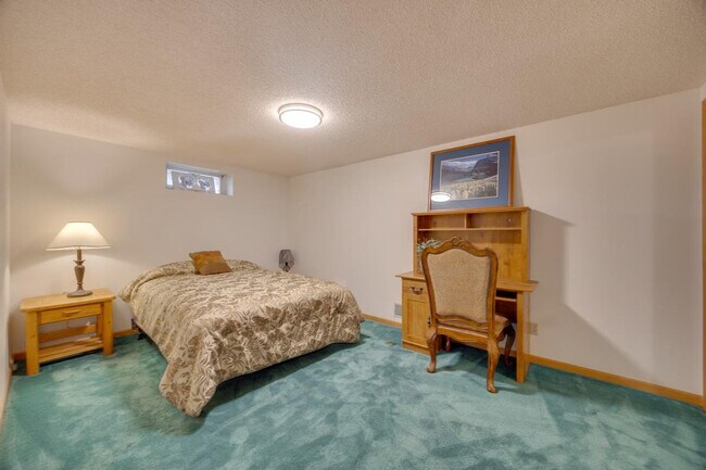 Building Photo - 19 Crescent Ln