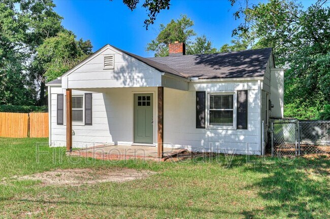 Building Photo - 924 Royalette Ave