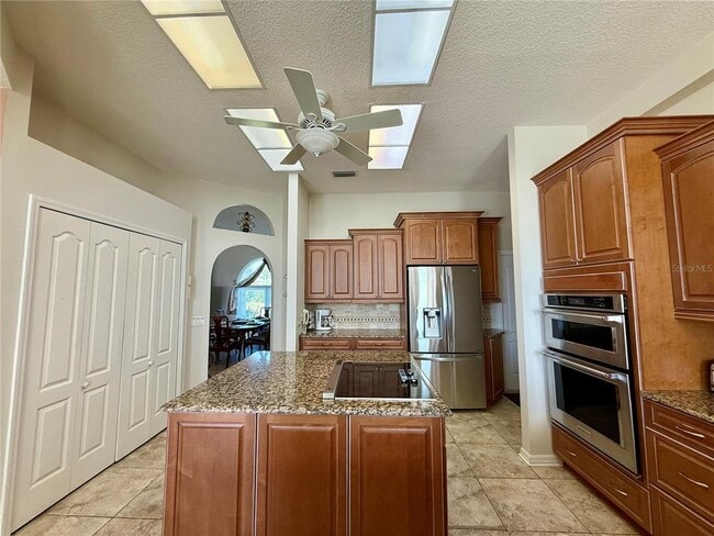 Building Photo - 4 Cherry Ct