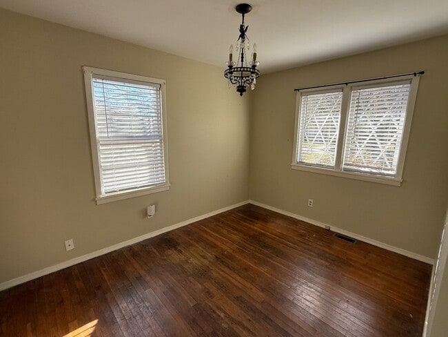 Building Photo - 406 Meadow Ln