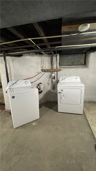 Building Photo - 424 W 7th Ave