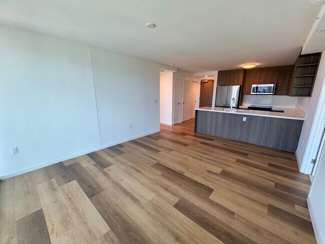 Building Photo - Brand new, high floor unit w/ All utilitie...