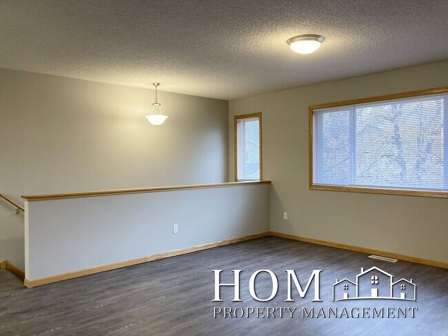 Building Photo - 624 Tanager Path