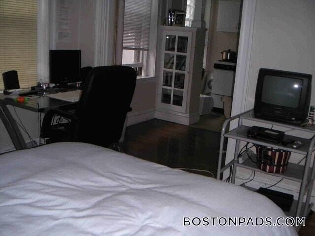 Building Photo - 360 Riverway