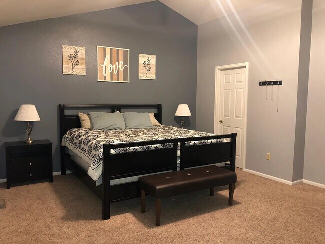 Building Photo - 5411 Sunset Dr