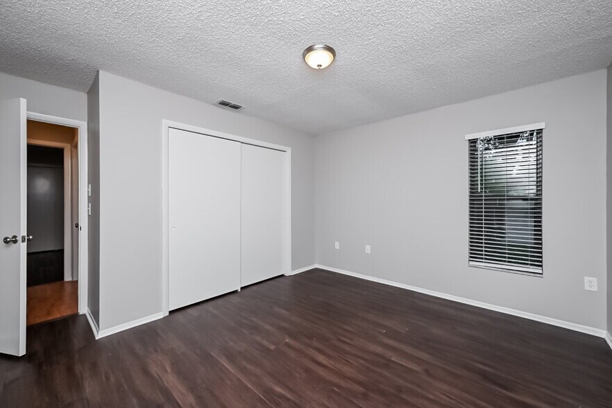Building Photo - 9136 Lometa Ln