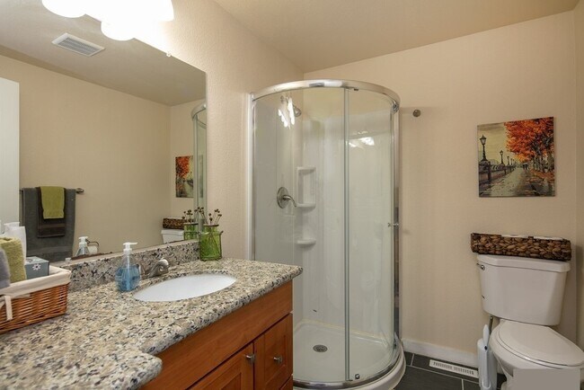 Second Bathroom - 17729 NE 88th Pl