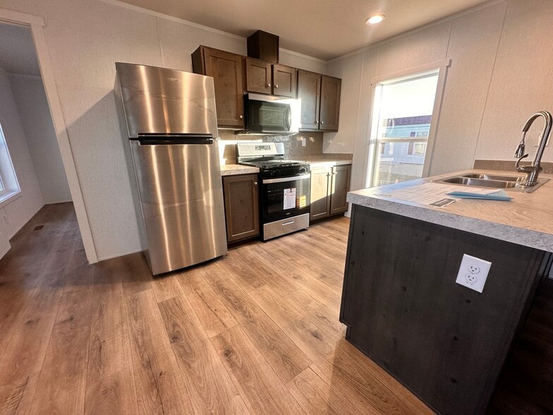 Building Photo - 11 Lapin St