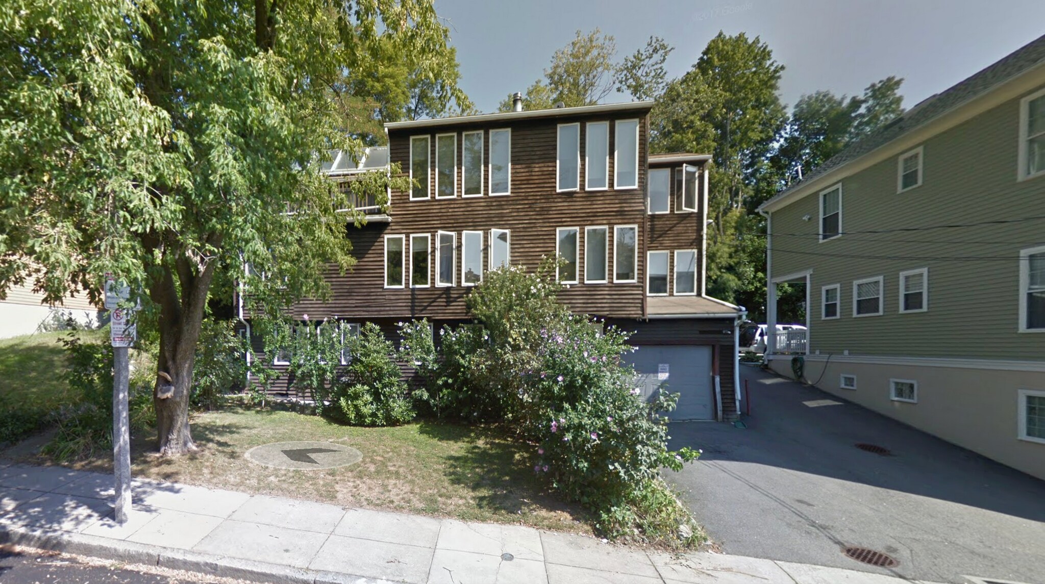 Building Photo - 33 Lawn St