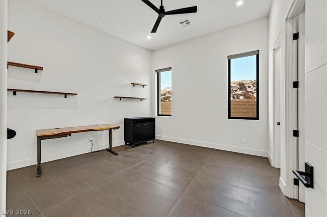 Building Photo - 692 Scenic Cliff Dr