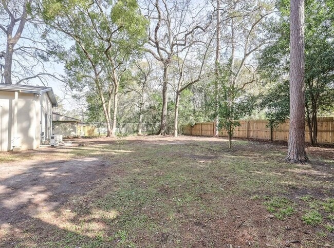 Building Photo - 4 Bed/3 Bath home located near Midtown!