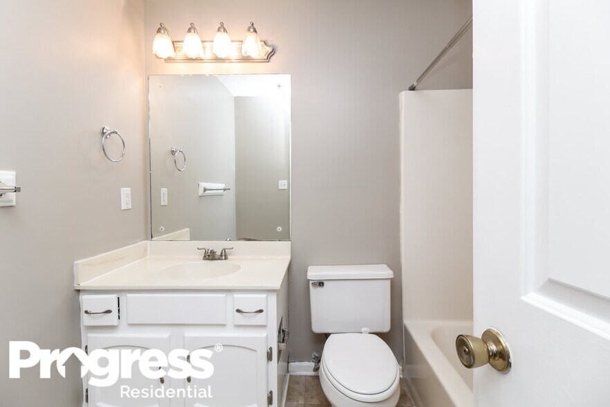 Building Photo - 505 Planceer Pl