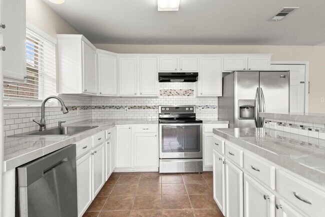 Building Photo - 11327 Shady Bend Dr