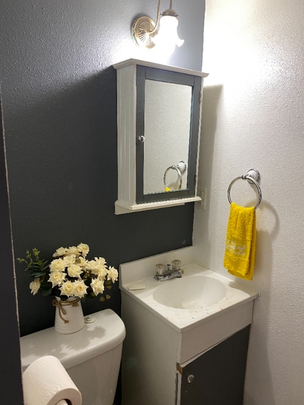 Building Photo - 1129 Magnolia Ave