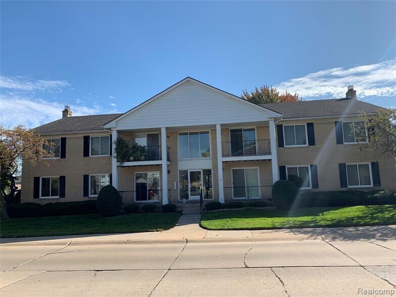 Building Photo - 37098 Camelot Dr