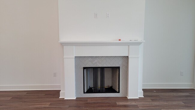 Building Photo - Must see 4 bedroom, 3 bath home!
