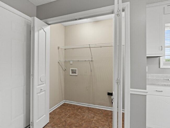 Building Photo - 213 Steppe Ct