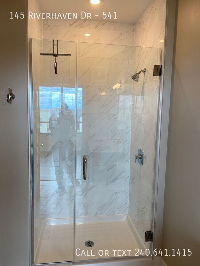 Building Photo - 145 Riverhaven Dr