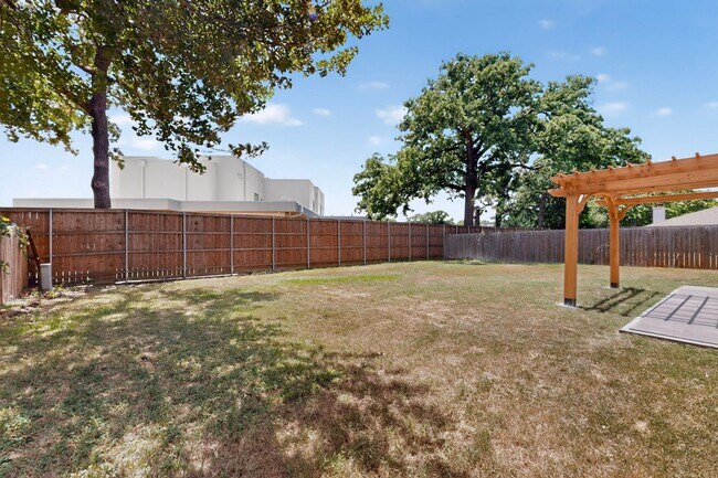 Building Photo - 2919 Panhandle Dr