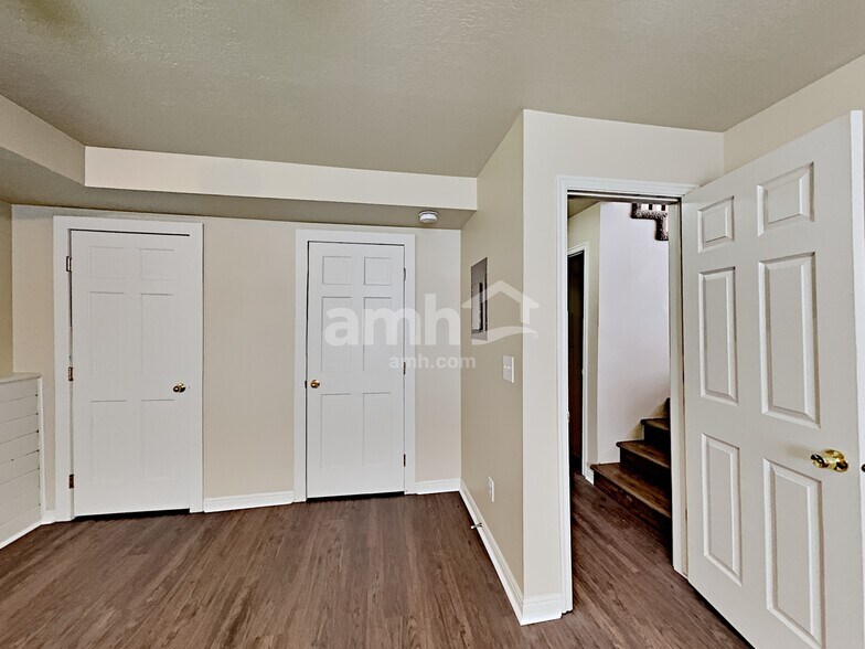 Building Photo - 1365 E 150 S